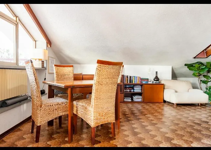 Stanza Con Parcheggio Privato In Condiviso