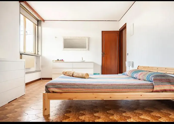 Stanza Con Parcheggio Privato In Condiviso * Βιαρέτζιο