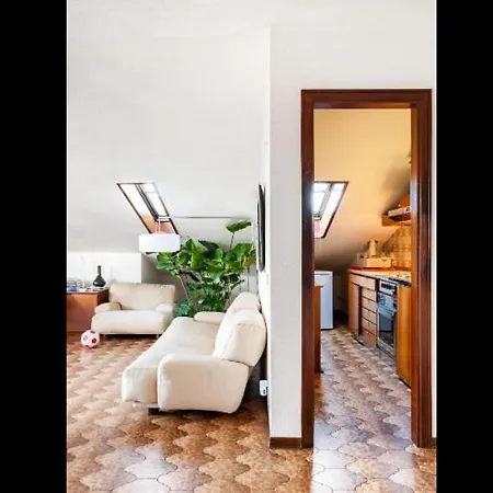 Проживання в сім'ї Stanza Con Parcheggio Privato In Condiviso