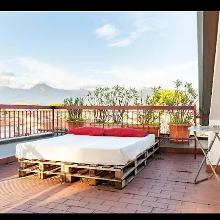 Stanza Con Parcheggio Privato In Condiviso Проживання в сім'ї *