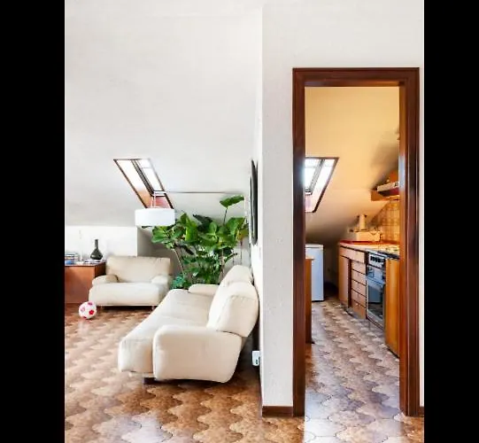 Проживання в сім'ї Stanza Con Parcheggio Privato In Condiviso